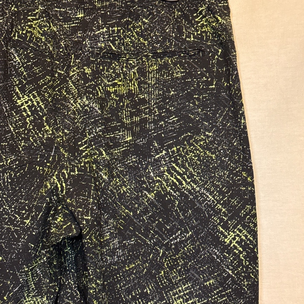 G-126 Men’s George NWT Black & Green Elastic Waist Lined Swim Trunks Size 32/34 - Picture 10 of 15